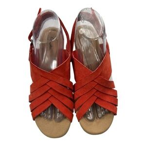 Clarks Giselle Glow Grenadine Nubuck Wedge Sandals (Women's) Preowned Size 9Wide